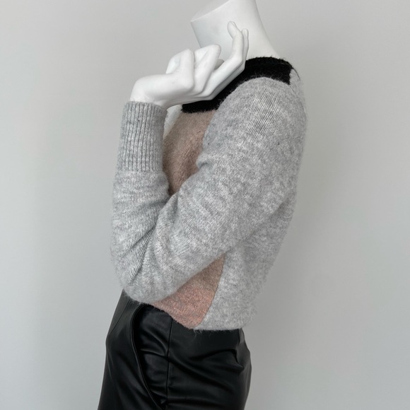 Cozy Small Sweater - Picture 4 of 9